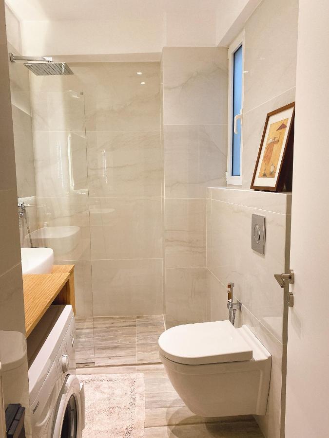 Cozy Newly Renovated 1 Bedroom Apartment In The Heart Of Афины Экстерьер фото