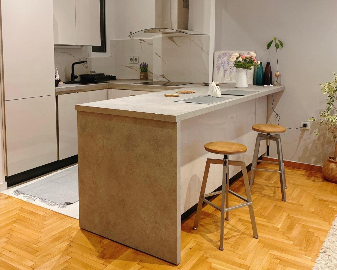 Cozy Newly Renovated 1 Bedroom Apartment In The Heart Of Афины Экстерьер фото