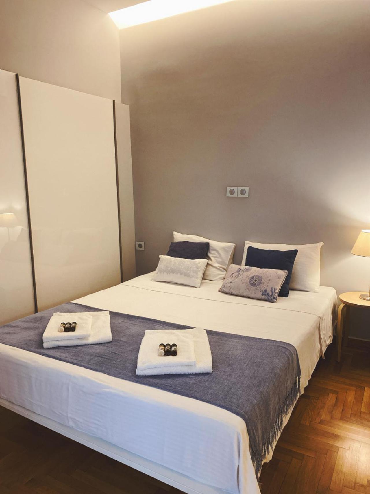 Cozy Newly Renovated 1 Bedroom Apartment In The Heart Of Афины Экстерьер фото